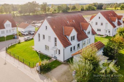 Effiziente Doppelhaushälfte in schöner Siedlung Mantel´s mit sicherer Vermietung an die BRD