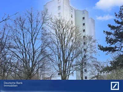 Gelegenheit - Top renovierte 3 ZKB mit Balkon und 3 PKW-Stellplätzen!!!