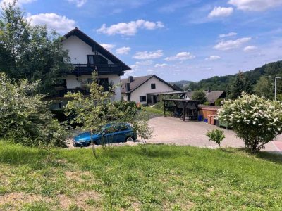 Großzügiges Wohnen in Waldrandlage mit tollem Blick!