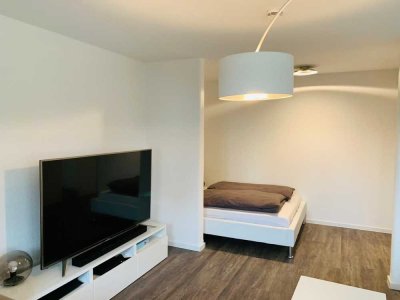 Möblierte, smarte, geräumige und moderne 1-Zimmer-Wohnung mit EBK in zentraler Lage