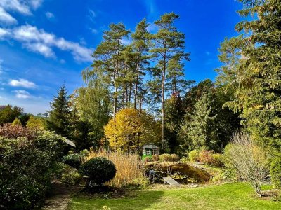 NEUER PREIS! Familiendomizil u. Baugrundstück auf parkähnlichen Südwest-Anwesen mit Fernblick