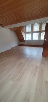 Helle 3 Zimmer Wohnung mit Balkon