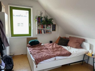 Helles san. Altbau WG-Zimmer in 3er-WG mit Balkon