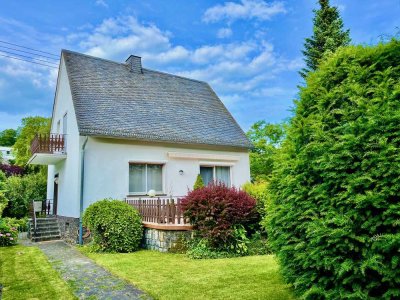 Einfamilienhaus mit großem gepflegtem Gartengrundstück in begehrter Wohnlage - provisionsfrei