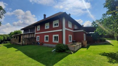 Großzügiger Vierkanthof in Laakirchen