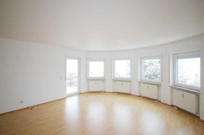 Helle, familienfreundliche 3,5-Zimmer-Wohnung im 1. OG. mit Balkon und moderner Küche