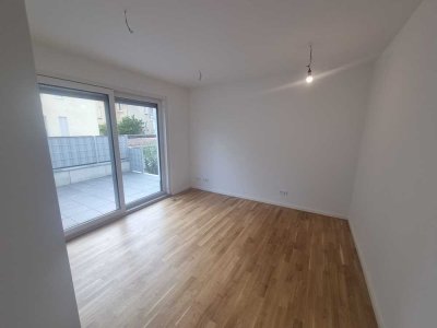 Neubau! 2,5-Zimmer-EG-Wohnung mit ruhiger zentraler Lage, Terrasse! und EBK in Offenbach am Main