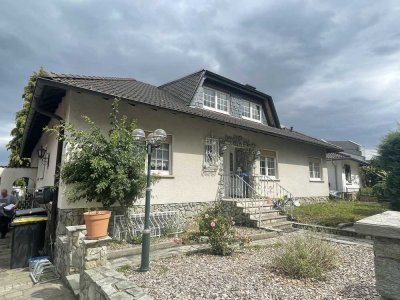 Einfamilienhaus im Bungalowstil mit großem Garten und Terrasse