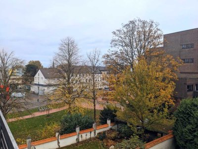 Modernisierte Wohnung mit großem Südbalkon am Theater