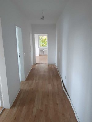 Schöne, helle 2-Zimmer Wohnung mit sonnigem Balkon