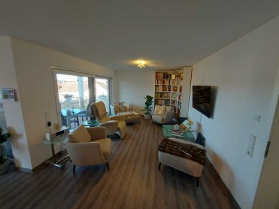 Moderne und sehr helle 4-Zimmer-Wohnung mit Einbauküche und zwei Tiefgaragenstellplätzen