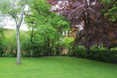 Traumhafte/urbane Lage-fantastische Infrastruktur/Verkehrsanbindung-Sanierte  Wohnung-mit Garten