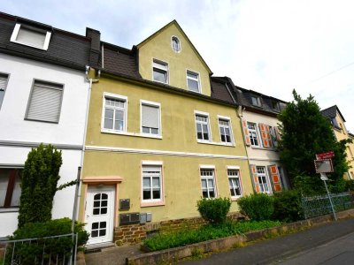 MFH mit 4 Wohneinheiten und Garten in ruhiger Lage