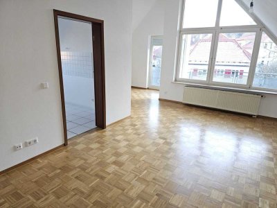 „Exklusive 3-Zimmer-Dachgeschosswohnung in ruhiger Lage mit Einbauküche und Tiefgaragenstellplatz“