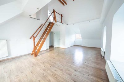 Helle 3-Zimmer-Galeriewohnung im modernisierten Altbau – Ihr Rückzugsort in Augsburg-Oberhausen