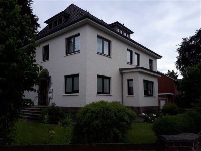 Erdgeschosswohnung in einem Zweifamilienhaus mit Garten in
ruhiger Wohngegend