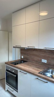 Modernes Single-Appartment / Studenten-Traum Keller Dachboden Balkon neuwertige Küche Top Lage