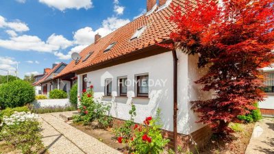 Blick ins Grüne: Charmante Doppelhaushälfte mit Ausbaureserve, Garage, Terrasse und viel Potenzial