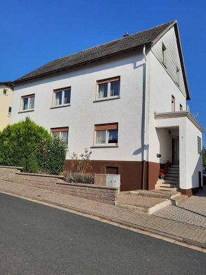 Einfamilienhaus mit Einliegerwohnung und einem weiteren Grundstück in Weilburg