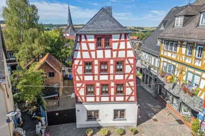 Denkmalgeschütztes Wohnhaus mit Hof und Nebengebäude im Herzen von Bad Camberg