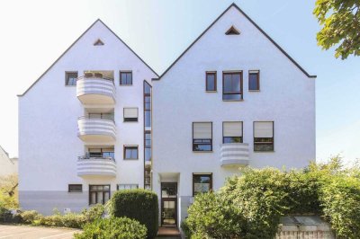 Sofort frei! Sonnige und zentrale Maisonette-Wohnung mit Balkon und TG-Stellplatz