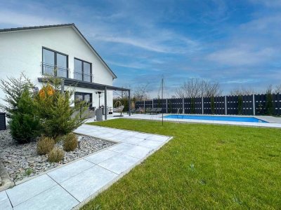 Traumhaftes KfW-55-Haus mit großzügigem Garten, Pool und flexibler Raumaufteilung