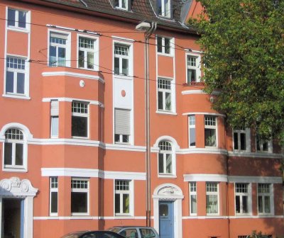 Helle 3-Zimmer Maisonette-Wohnung mit Balkon und Einbauküche in Krefeld Cracau