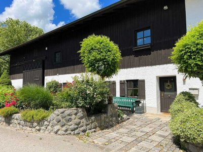 Historisches Bauernhaus: Wohnen und Arbeiten in idyllischer Umgebung, top modernisiert