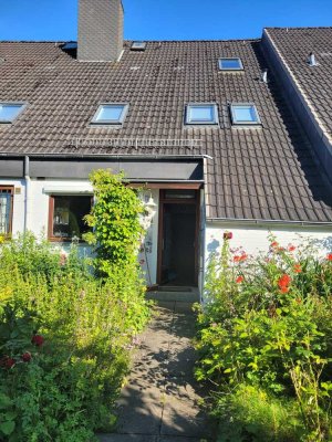 Reihenmittelhaus, vollunterkellert mit Garage in Kiel Elmschenhagen