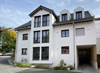 Stilvolle, neuwertige 3-Raum-DG-Wohnung mit Balkon und EBK in Grafing bei München