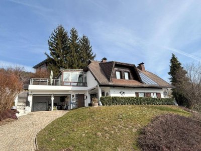 Exklusive Luxusvilla in sonniger Lage mit Blick auf Wörthersee