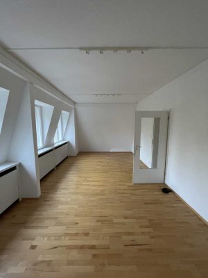 Helle 2-Zimmer-Wohnung in Köln Niehl mit Blick auf die Pferderennbahn