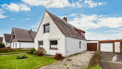 Teilsaniertes Einfamilienhaus mit großem Grundstück, Terrasse, Nebengebäude und Garage | Surheide