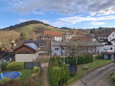 Gepflegte und voll möblierte 1-Zimmer DG-Wohnung in Bühl-Altschweier