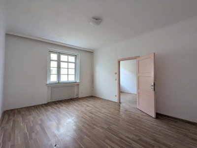 ++NEU++ Sanierungsbedürftige 3-Zimmer Altbau-Wohnung mit viel Potenzial!