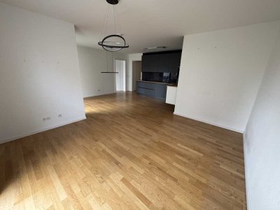 2ZKB Wohnung mit EBK, Terrasse, Garten, Tiefgaragenstellplatz und Aufzug