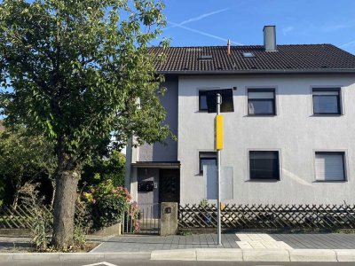 Renovierte 3-Zimmerwohnung in zentraler Lage mit sehr großem Balkon