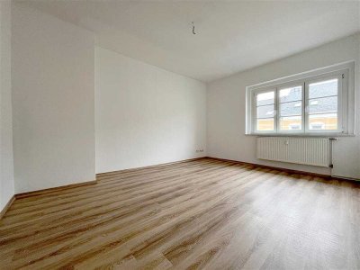 Renovierte Familienwohnung mit EBK und Balkon!