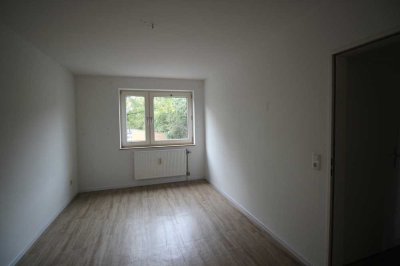 Duisburg- Beeck, schöne sanierte 2 Zimmer Wohnung mit Balkon