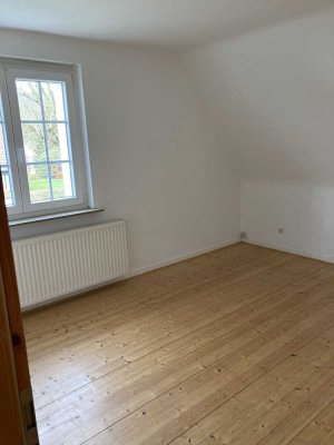 Modernisierte 3-Zimmer-Dachgeschoss-Wohnung in Halle (Westf.)