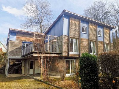 innerstädtisches, gesundes Wohnen: Architektenhaus mit ELW, Einzelcarport und Stellplatz