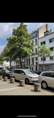 Neu-Ehrenfeld. Exklusives, modernes Objekt mit drei Zimmern und eigener Terrasse