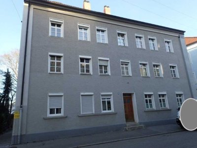 *Altbau!* schöne 3 Zimmer Wohnung mit Einbauküche!