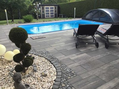 SCHÖNES EINFAMILIENHAUS MIT ÜBERDACHTEN, BEHEIZBAREN POOL