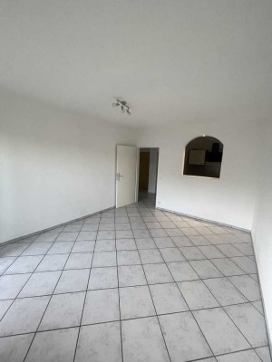 ***Leerstehende 2 Zi. Eigentumswohnung mit Einbauküche, mit Gartenanteil und Stellplatz***