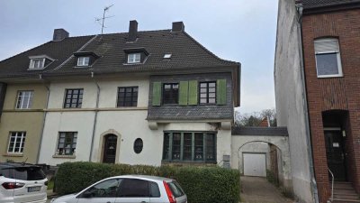 Charmantes Mehrfamilienhaus mit Nebengebäude, Garage und großem Grundstück