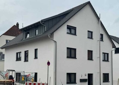 Stilvolle, neuwertige 3-Zimmer Wohnung mit Balkon