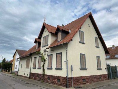 Massives Ein-Zweifamilienhaus mit zusätzlichem Bauplatz im Herzen von Römerberg/Berghausen