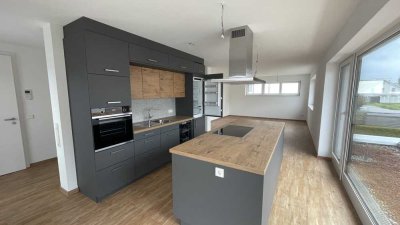 Erstbezug in 3,5 Zimmer mit Dachterrasse und 2 Stellplätzen