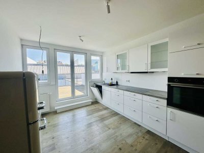 *möbliert*Schöne offene 2 Zimmerwohnung mit Dachterrasse  gegenüber vom Andreasquatier zu vermieten.